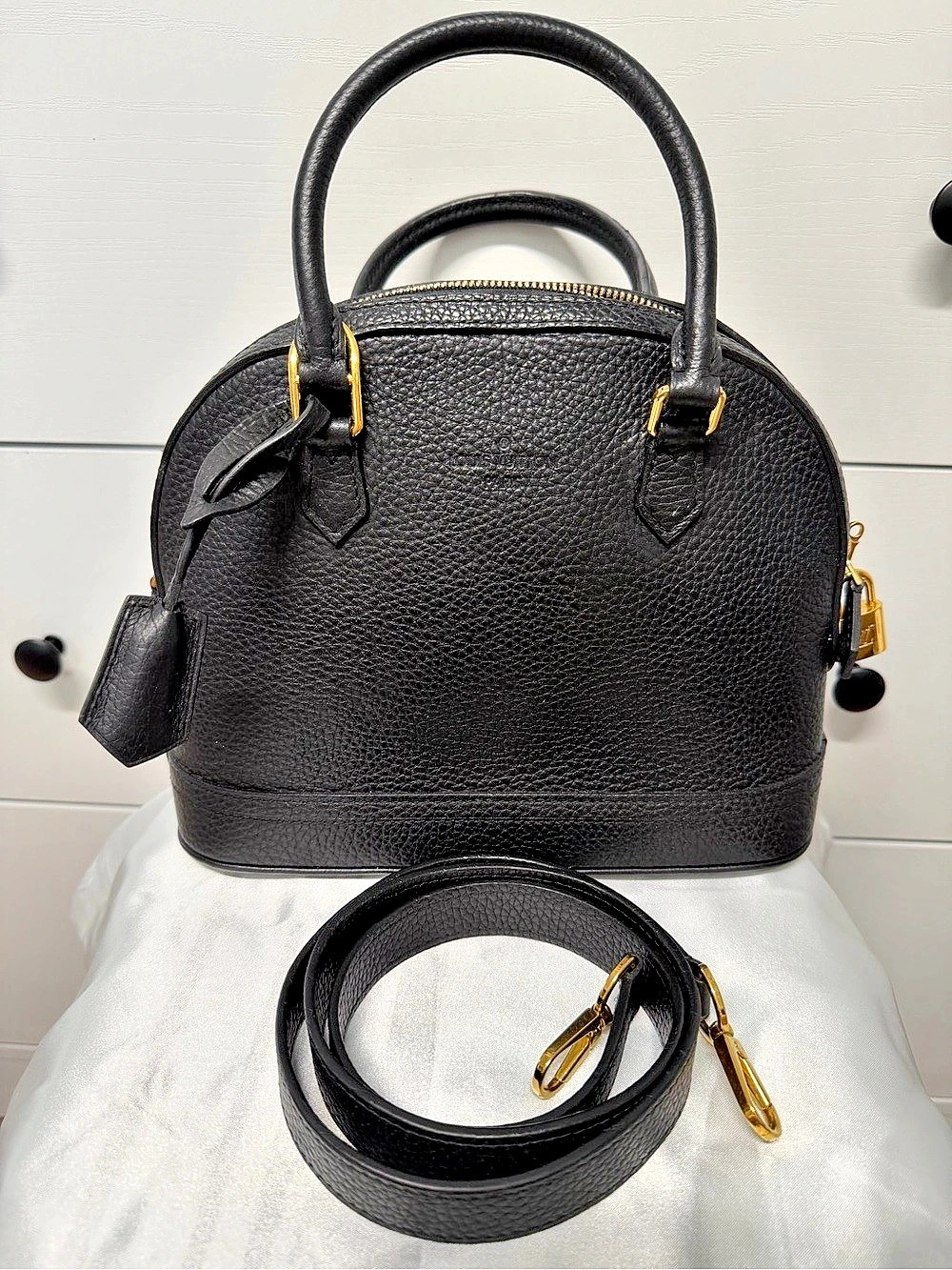 Louis Vuitton Neo Alma BB Black Satchel with Strap taurillo leather